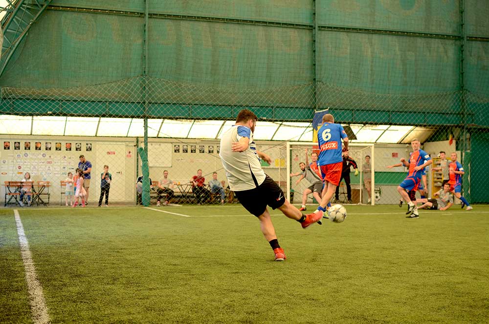 Liriada, JF Furnir, teren de fotbal brasov