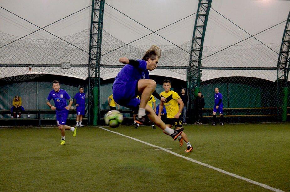 Arabesque Brasov, 10 Curat, teren fotbal brasov