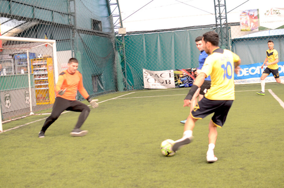 Arabesque, Blue Rage, teren fotbal brasov