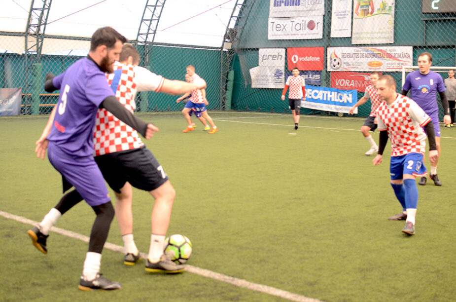 Dedicco, 10 Curat, teren fotbal brasov