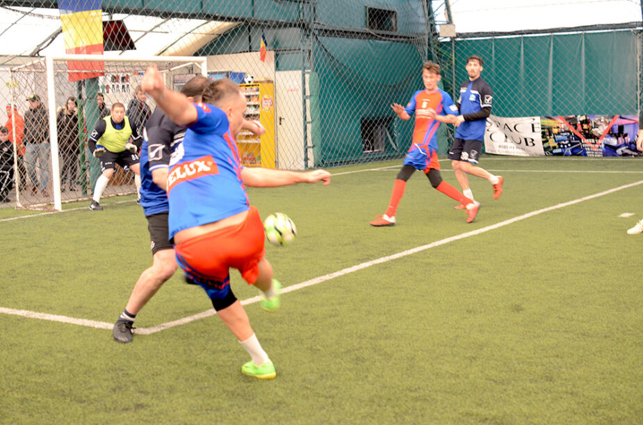 Liriada, ACS Deloeko, teren fotbal brasov