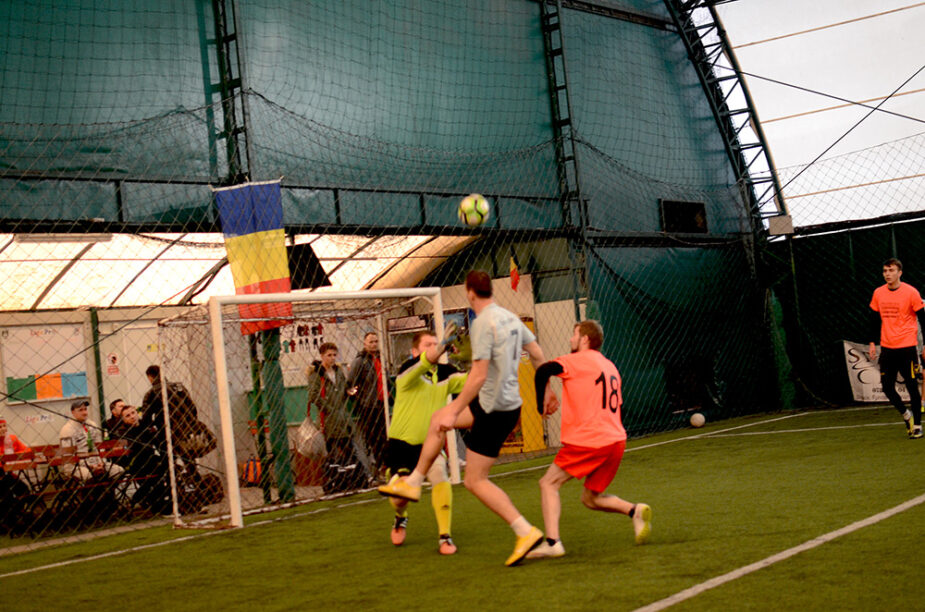Tricolorul Azuga, Constelat Construct, teren fotbal brasov